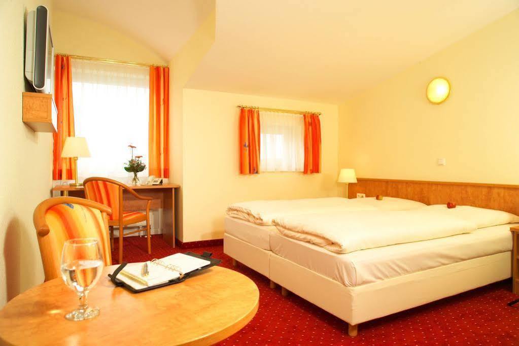 Friends Hotel Kerpen Zewnętrze zdjęcie